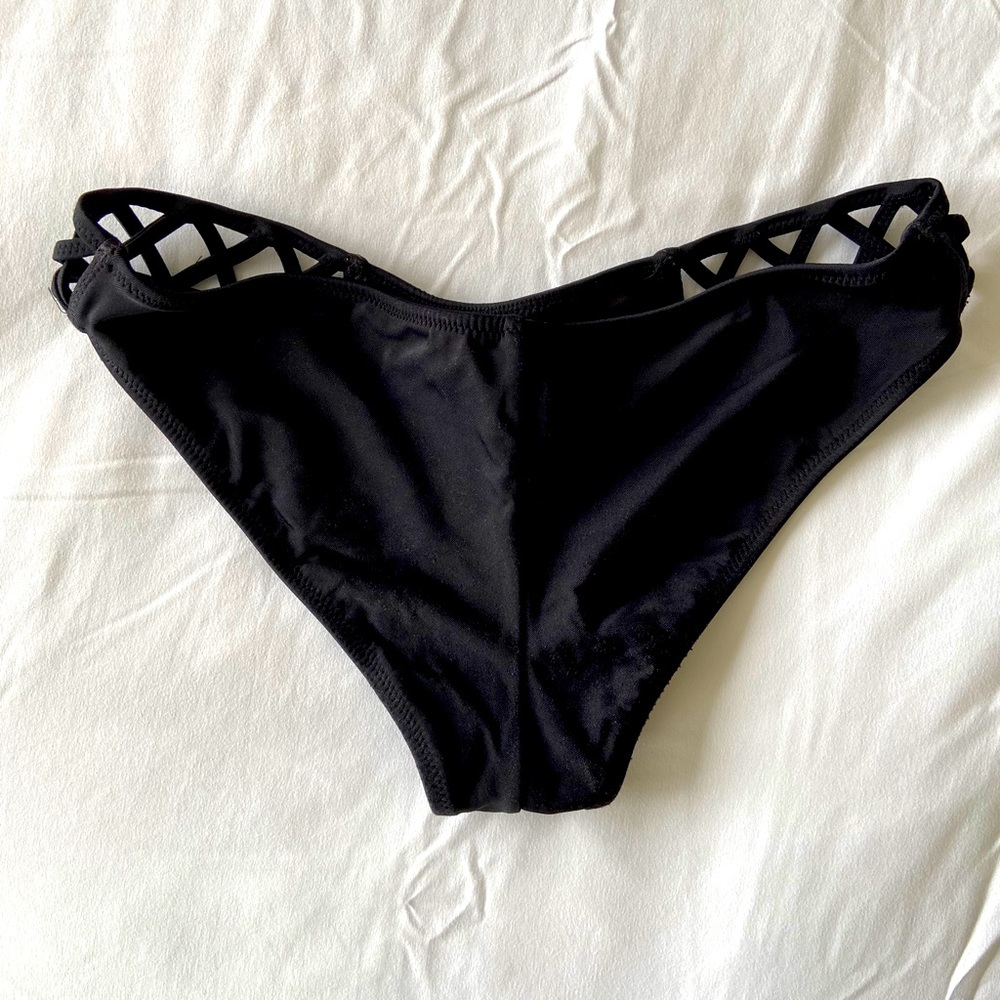 VS cutout bikini bottoms